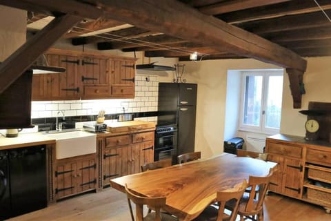 Kitchen or kitchenette, Dining area, Communal kitchen