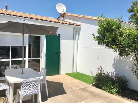 ÎLE D OLÉRON Charmante maison Oléronaise & Piscine chauffée House in Saint-Georges-d'Oléron