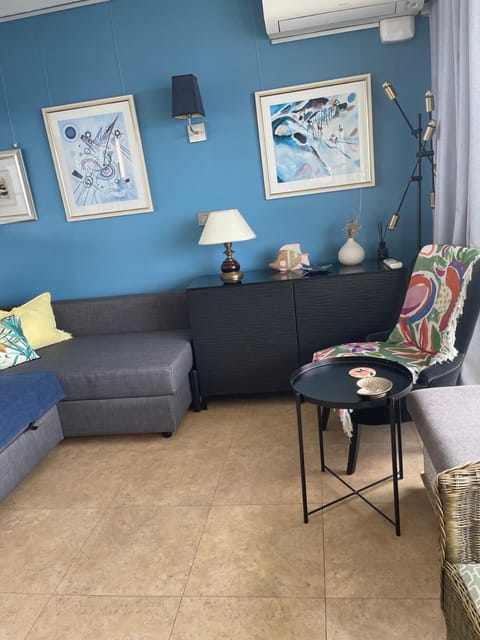 Living room, Seating area, air conditioner