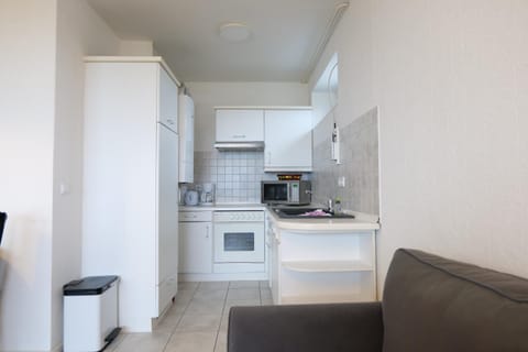 Kitchen or kitchenette, Dining area, oven, stove, toaster