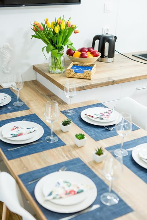 Kitchen or kitchenette, Living room, Photo of the whole room, Decorative detail, Dining area