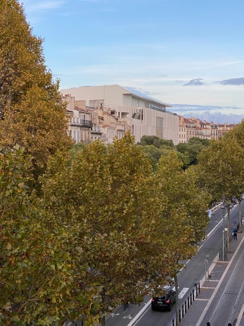 Day, Neighbourhood, City view, Street view, Location