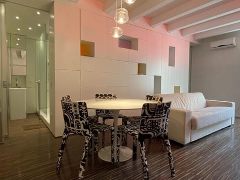 Living room, Seating area, Time of day