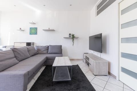 TV and multimedia, Living room, Lounge or bar