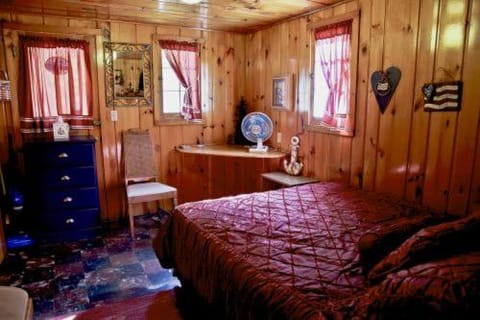 Cabin #8 - Mackinac Point cabin Casa in Carp Lake