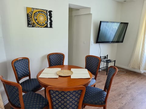 TV and multimedia, Dining area