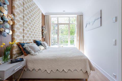 Jogailos Residence peaceful Old Town luxury 3 bdr, 2 bthr, FREE GARAGE, top-speed WIFI Apartment in Vilnius