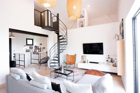 Communal lounge/ TV room, Living room, Dining area