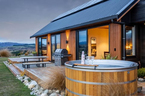 Hot Tub, Dining area