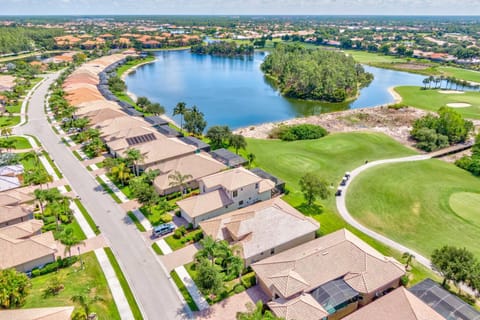 Luxurious Golf Course Getaway with Resort Perks Casa in Lely Resort