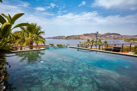 View (from property/room), Sea view, Swimming pool