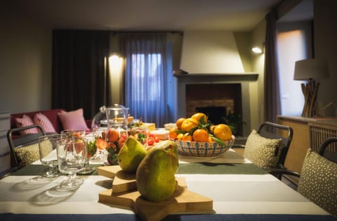 Living room, Dining area