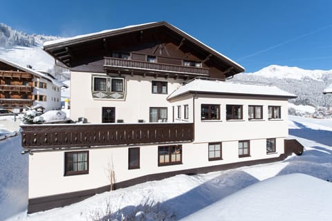 Haus Morgensonne Bed and Breakfast in Saint Anton am Arlberg