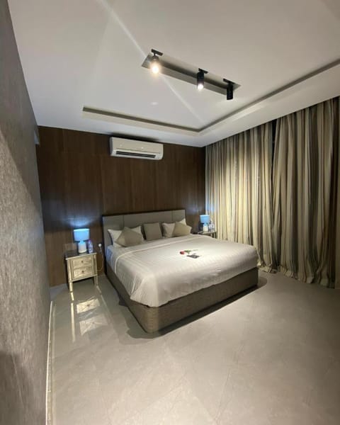 Bed, Photo of the whole room, Bedroom, air conditioner