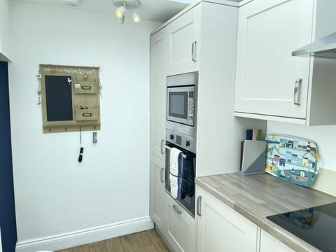 Property building, Kitchen or kitchenette, oven, stove