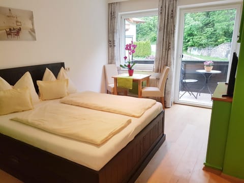 Patio, Bed, Balcony/Terrace, Living room, Photo of the whole room, Bedroom