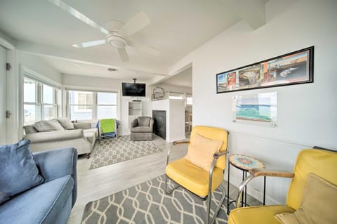 1 Mi to Presque Isle Waterfront Lake Erie Cottage House in Millcreek Township