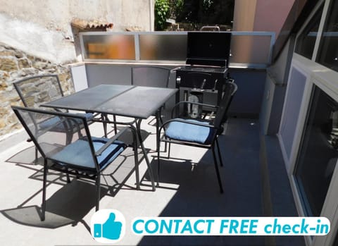 BBQ facilities, Balcony/Terrace, Seating area, Dining area