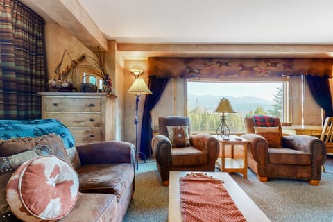 Shoshone 1913 Apartment in Big Sky