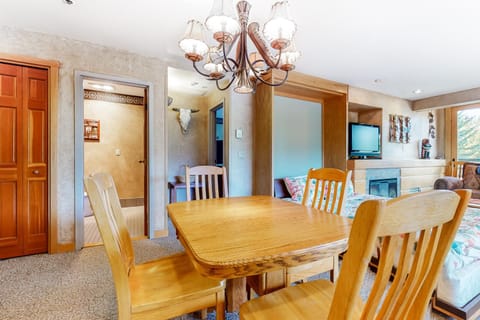 Shoshone 1913 Apartment in Big Sky