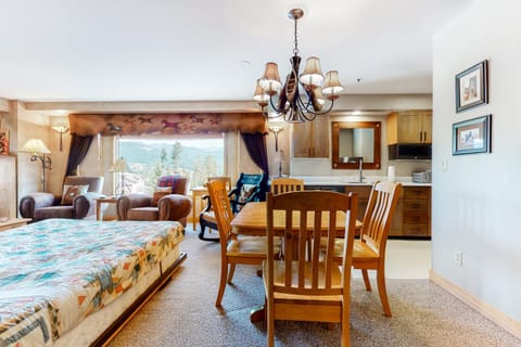 Shoshone 1913 Apartment in Big Sky