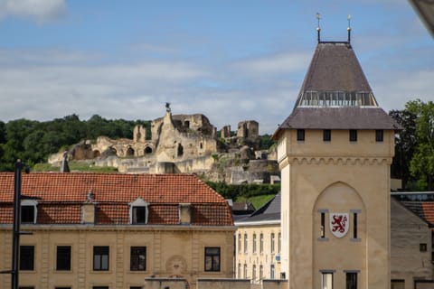 Nearby landmark, Balcony/Terrace, City view