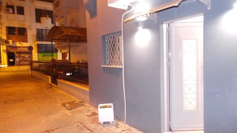 Katie's Blue House Apartment in Volos