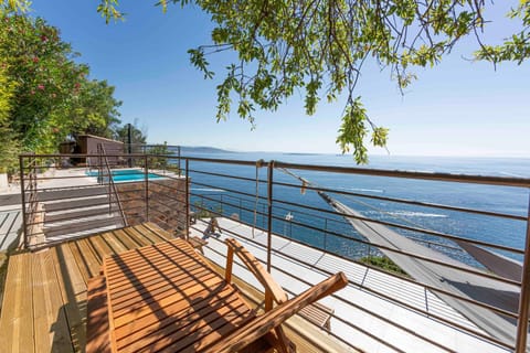 BNB RENTING Breathtaking luxurious villa with sea-view in Théoule sur Mer Chalet in Mandelieu-La Napoule
