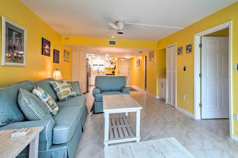 Cheery Condo with Pool Access 3 Miles to Beach! Apartment in Iona