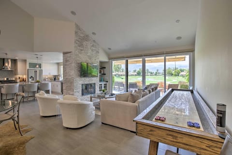 Luxe Golf Course Haven with Patio in Palm Desert Condo in Palm Desert