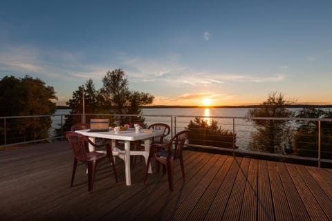 Balcony/Terrace, Lake view, Sunset