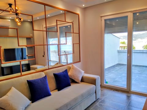 View (from property/room), Balcony/Terrace, Living room, Seating area