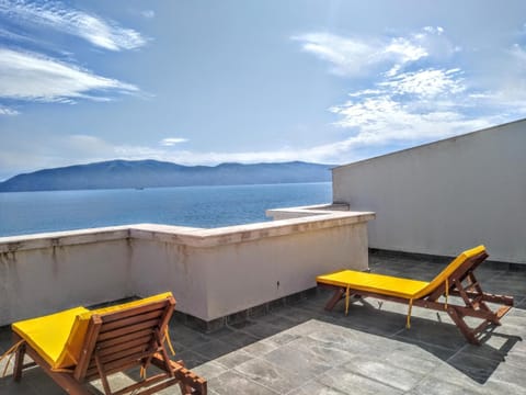 Day, Natural landscape, View (from property/room), Balcony/Terrace, Living room, Seating area, Sea view, sunbed