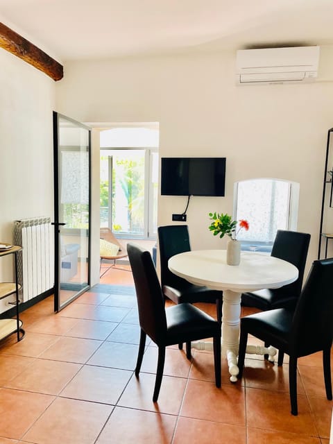 La casa di Giulia Apartment with air conditioning, wifi and private parking Apartment in Rapallo