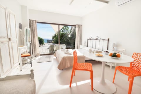 Louiza Apartments Condominio in Saint Gordios beach