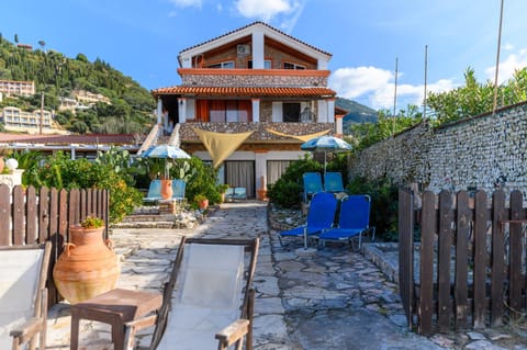 Property building, Patio, Mountain view