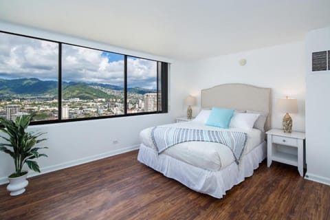 Waikiki Penthouse @ The Monarch Hotel Apartahotel in McCully-Moiliili