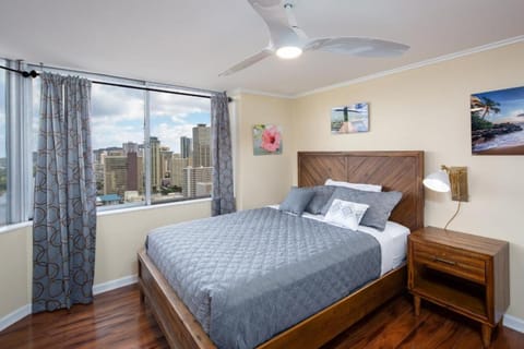 2 Bedroom Corner Suite & Tropical Views Apartahotel in McCully-Moiliili