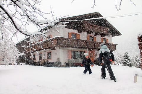 Facade/entrance, Winter