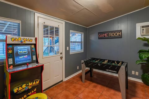 Texas Vacation Home, Game Room & Pool By Sixflags House in San Antonio