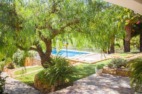 Villa Altozano with pool, barbeque, large garden, and fantastic sea views Villa in Marina Baixa