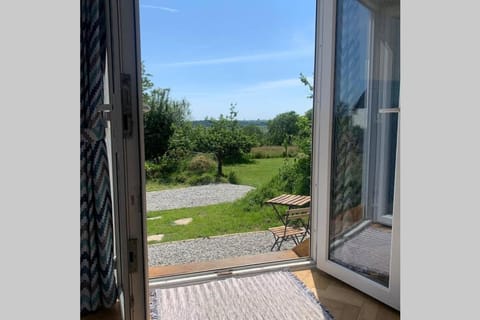 Apple Tree Hut Apartment in Wales