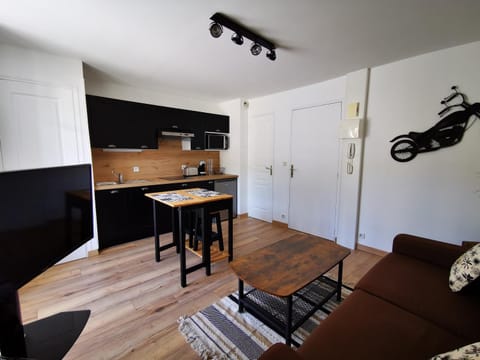 Kitchen or kitchenette, Living room, Dining area