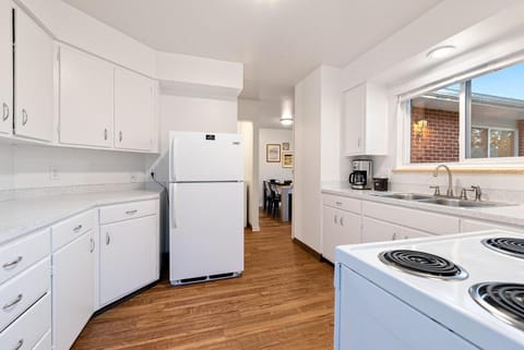 Urban Oasis Near Old Town & PVH - Dog Friendly! Apartment in Fort Collins