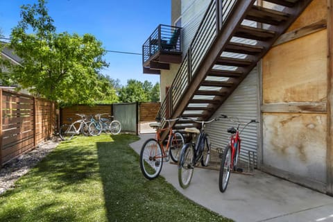 Industrial Old Town Bungalow with Free Cruiser Bikes House in Fort Collins