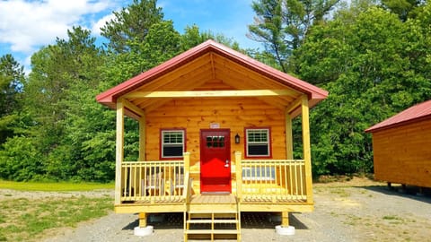 Abbot Trailside Lodging Natur-Lodge in Maine