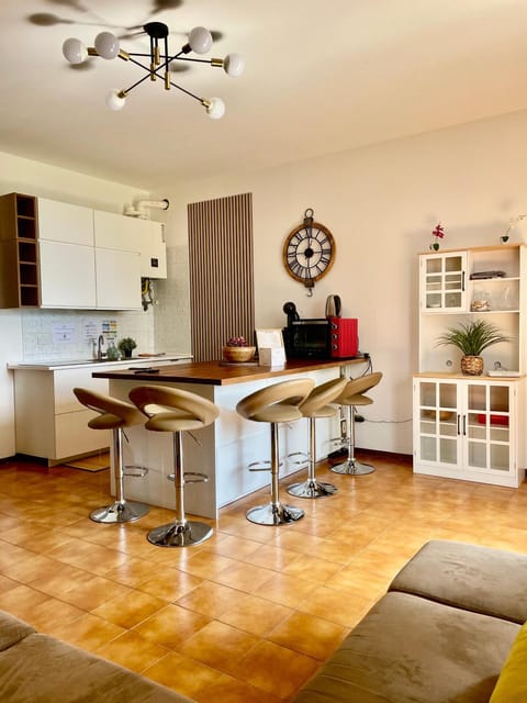 Day, Living room, Seating area, Time of day, microwave, oven, stove, air conditioner