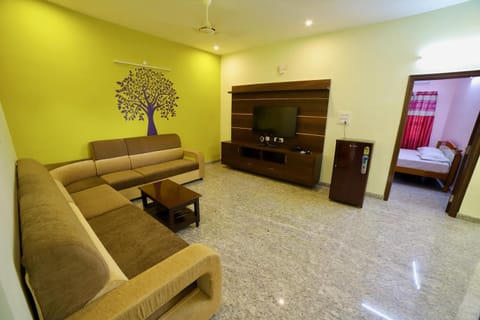 TV and multimedia, Living room, Seating area, Bedroom