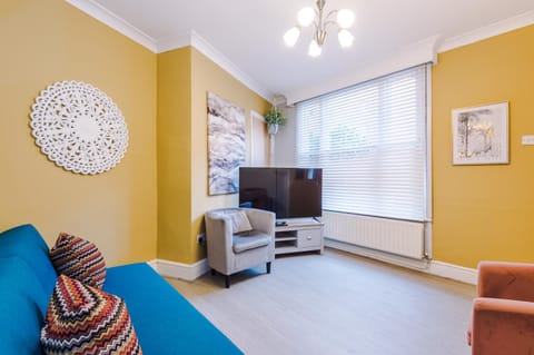 Queens Avenue - Central Chester Home - Sleeps 9 House in Chester