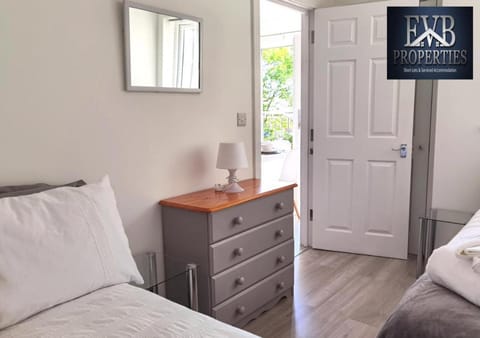 Spireview 2 Bedroom Apartment EVB Properties Short Lets & Serviced Accommodation ,Titanic City- Southampton Apartment in Southampton
